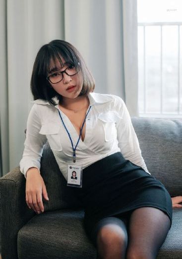 《隔壁女邻居》免费观看